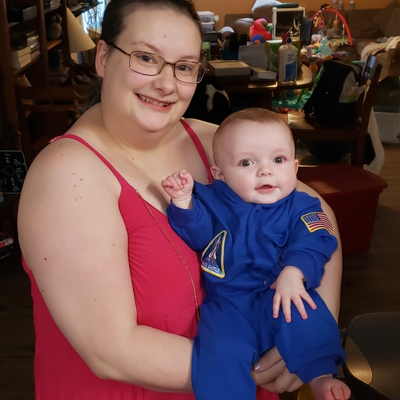 Meet your Posher, Emelie - Picture 1 of 2